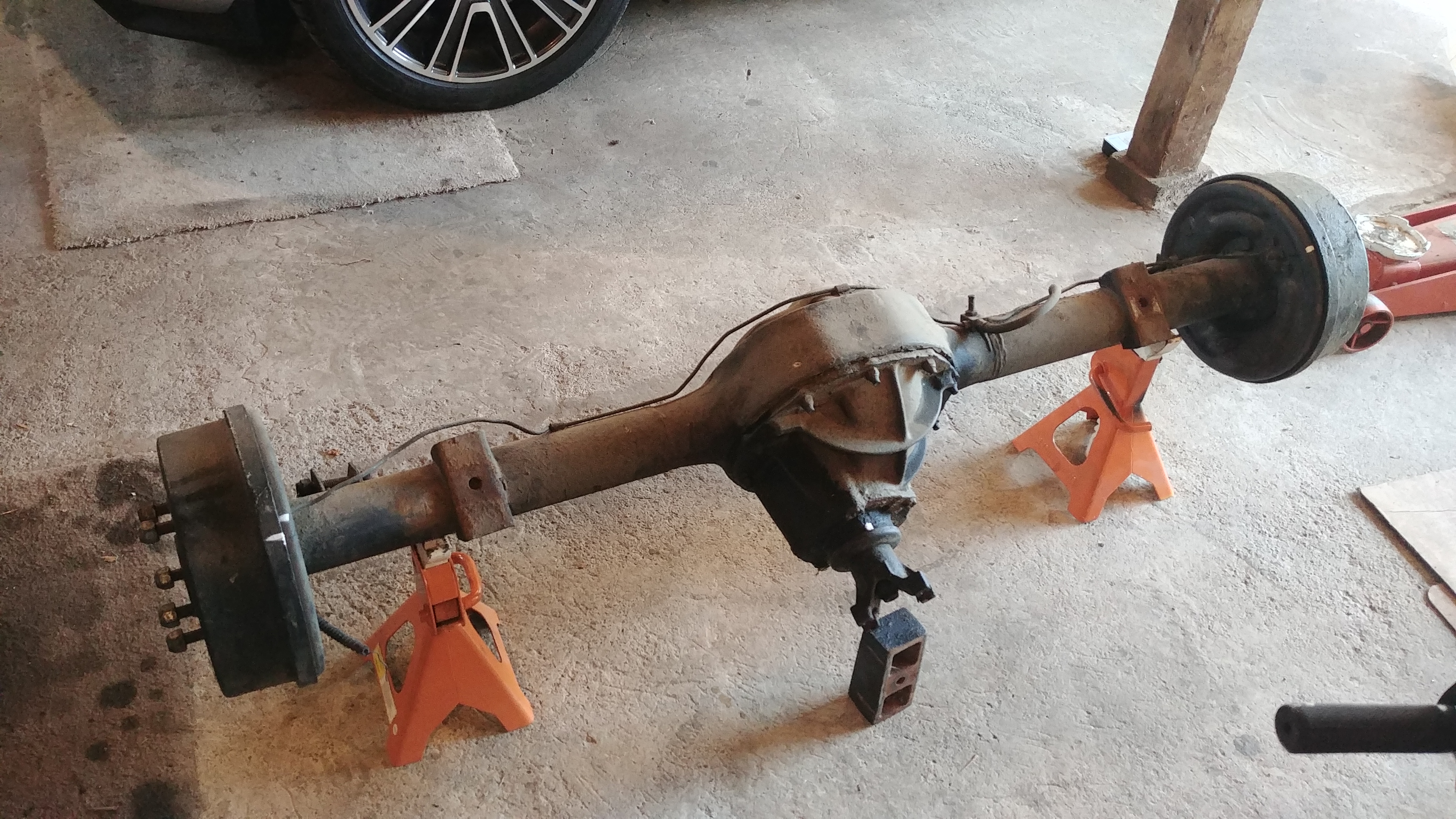 A Ford 9 inch back...