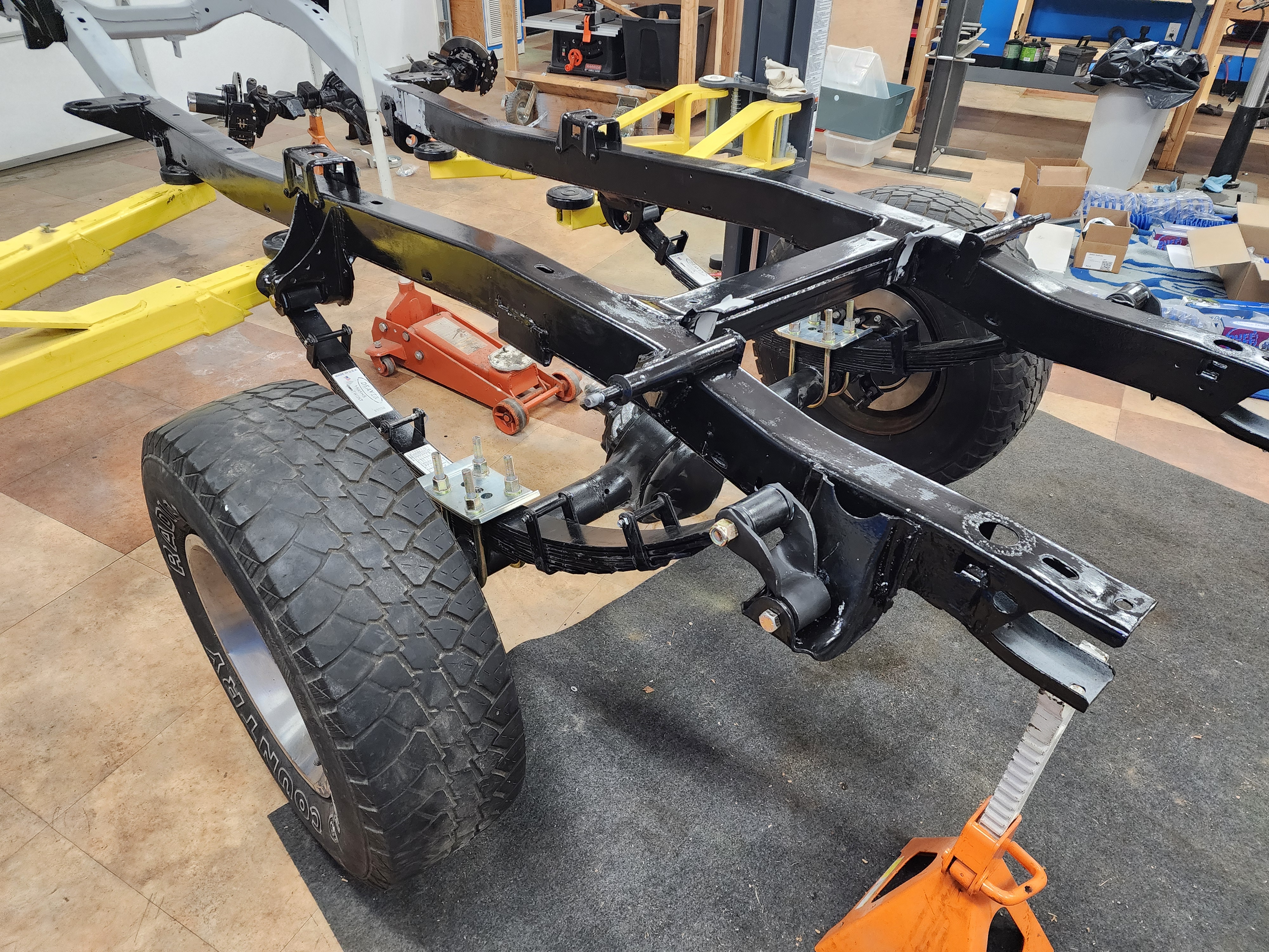 Assembled rear suspension, left hip